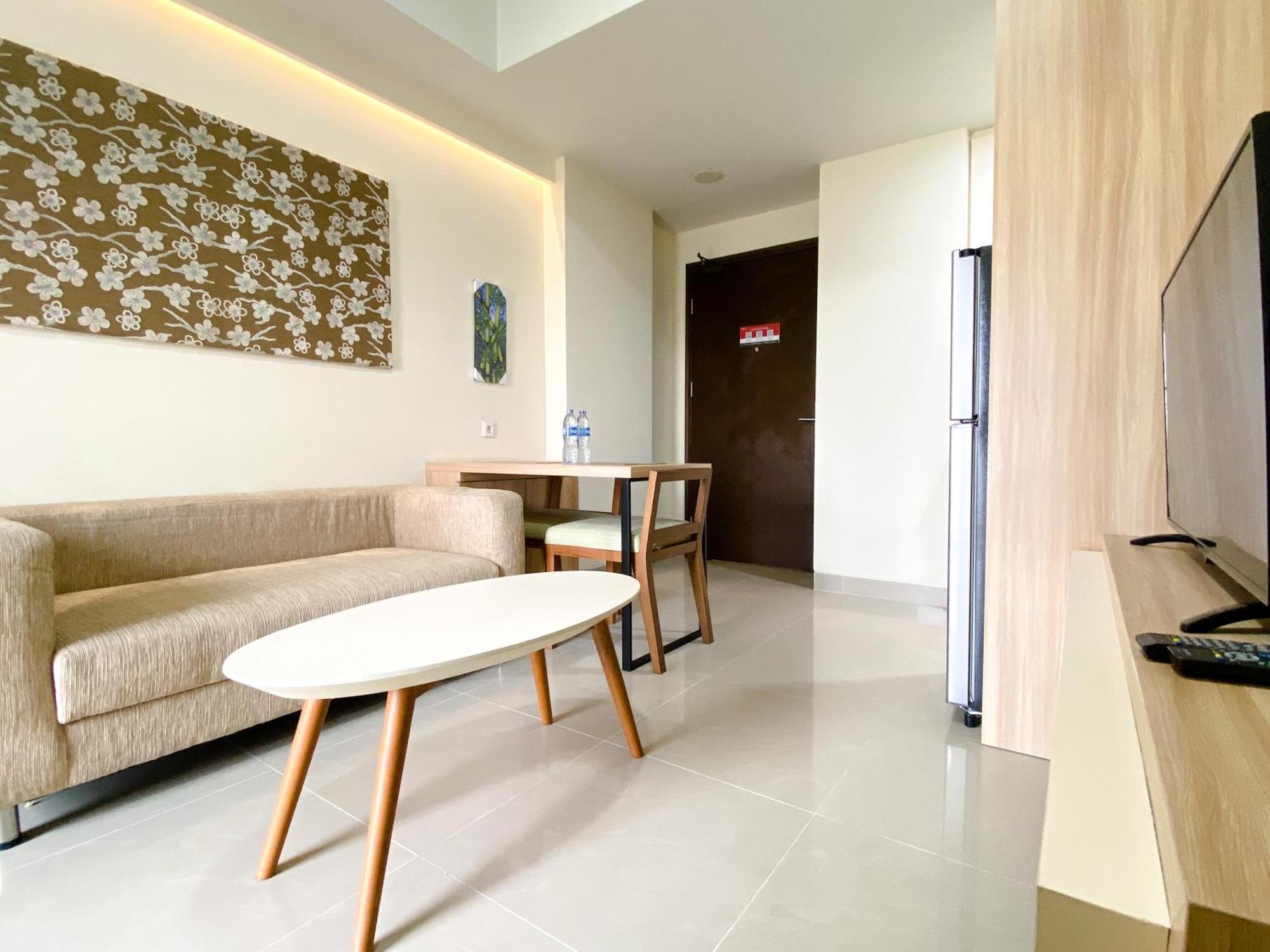 Stunning And Homey 2Br Apartment Mustika Golf Residence By Travelio Cikarang Ngoại thất bức ảnh